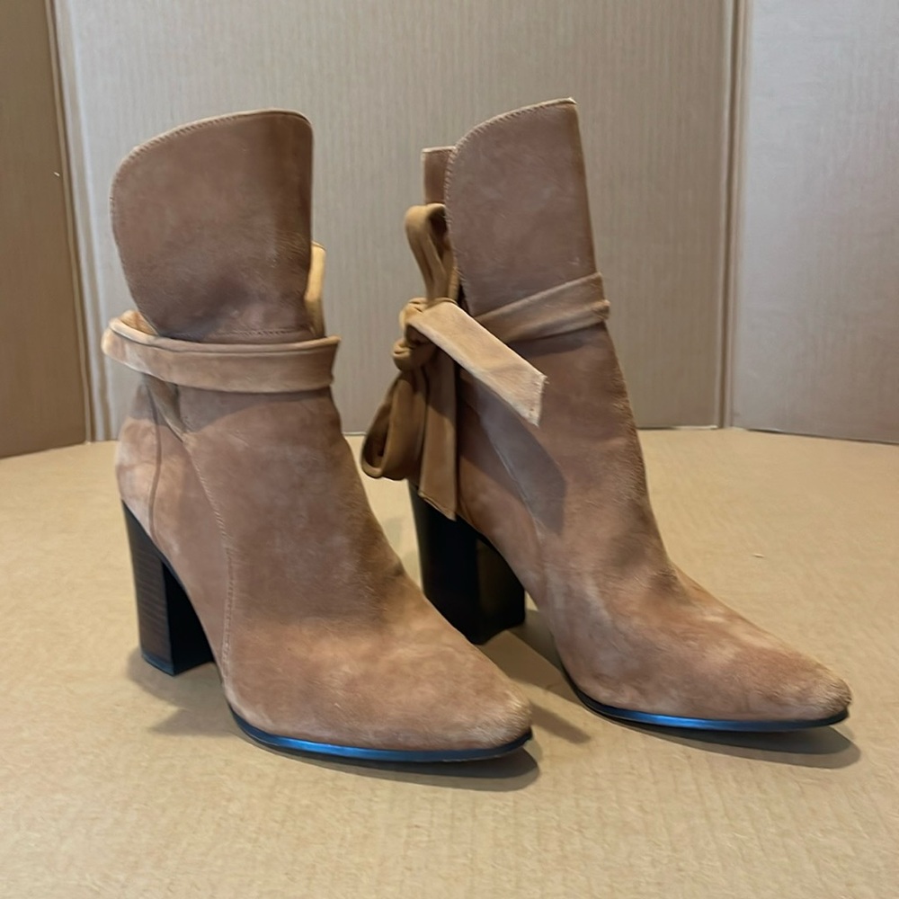 Banana Republic suede bootie